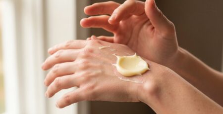 Crème mains très sèches : 3 astuces pour choisir la bonne